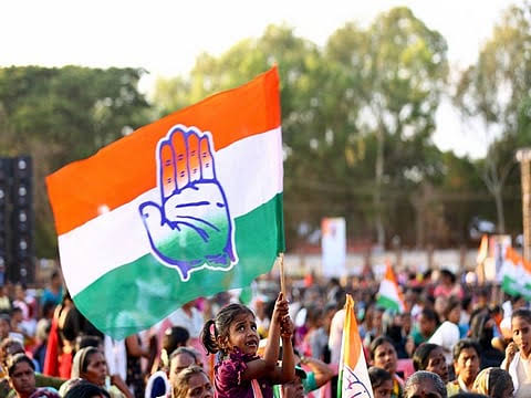 LutyensMediaIN's tweet image. एक रिपोर्ट तैयार करनी है -
आपके राज्य में कांग्रेस पार्टी का प्रभारी कितने दिन वास्तव में ज़मीन पर रहता है?
📍 क्या वो जनता से मिलते हैं?
📍 क्या वो संगठन की जमीनी हालत समझते हैं?
📍 या फिर सिर्फ़ मीटिंग करके चले जाते हैं?
👇 कमेंट करके बताएं — आपके अनुभव में क्या सच है?
