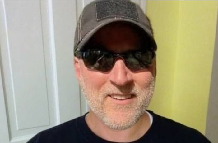 π Elizabeth π (@ferrerapeg20556) on Twitter photo Anthony or Damien? Beware! Anthony or Damien? Beware!