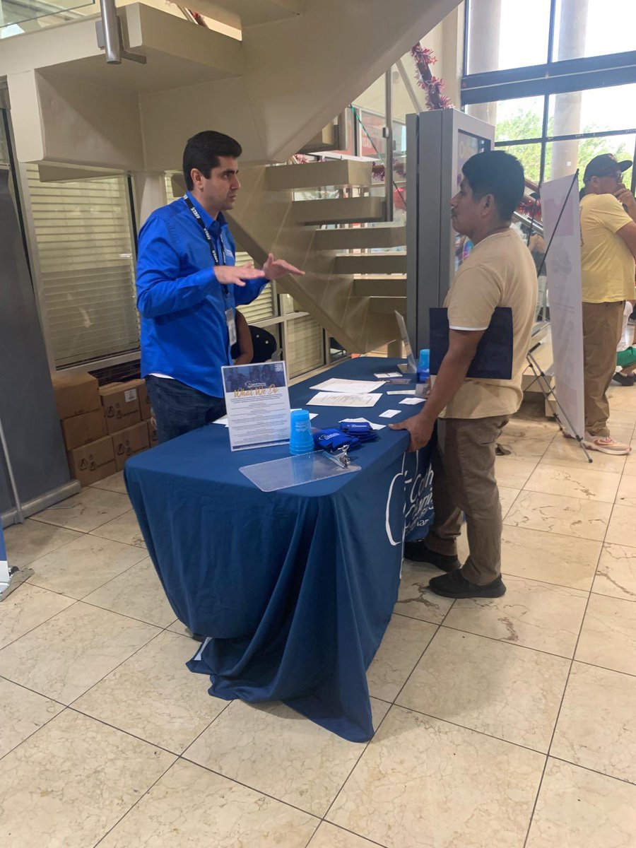 ConsulMexOrl's tweet image. Como todos los días, los abogados del programa PALE se encuentran asesorando a la comunidad mexicana en el Consulado.
Hoy nos acompaña el abogado Raúl Pinzón, de Caridades Católicas, brindando orientación legal a nuestros connacionales.
#ProtecciónConsular #PALE…