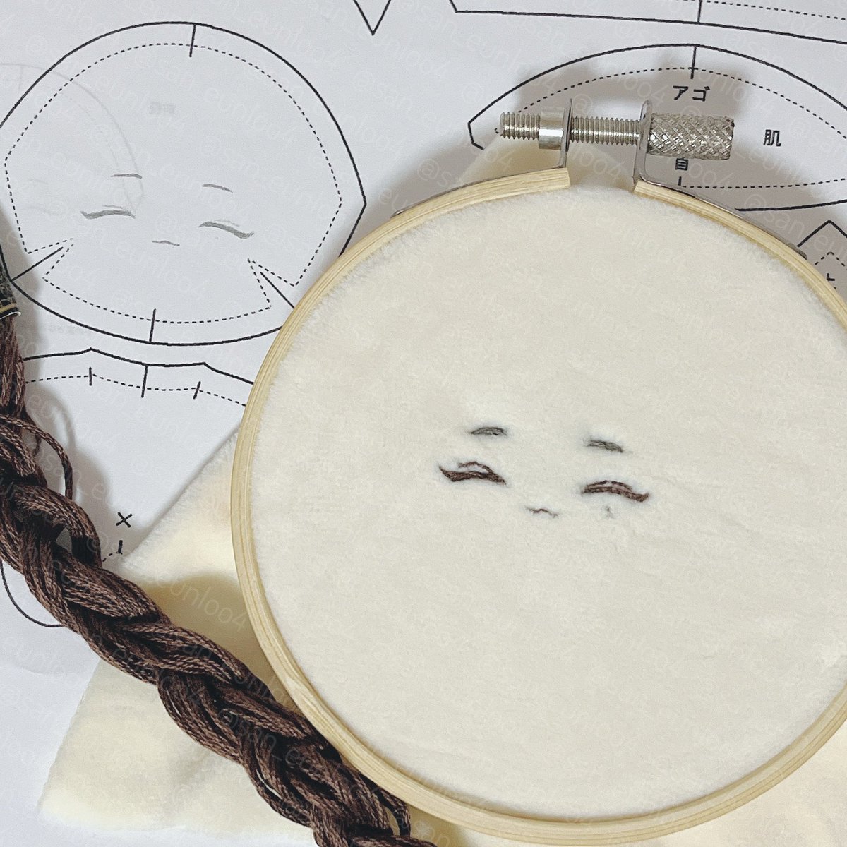 san_eunloo4's tweet image. 今日やっとやる気出て取りかかれたカンオさん..図案の顔が可愛い..刺繍最初もっと終わってたんだけど修正で何とかなったようなならなかったような..☺︎