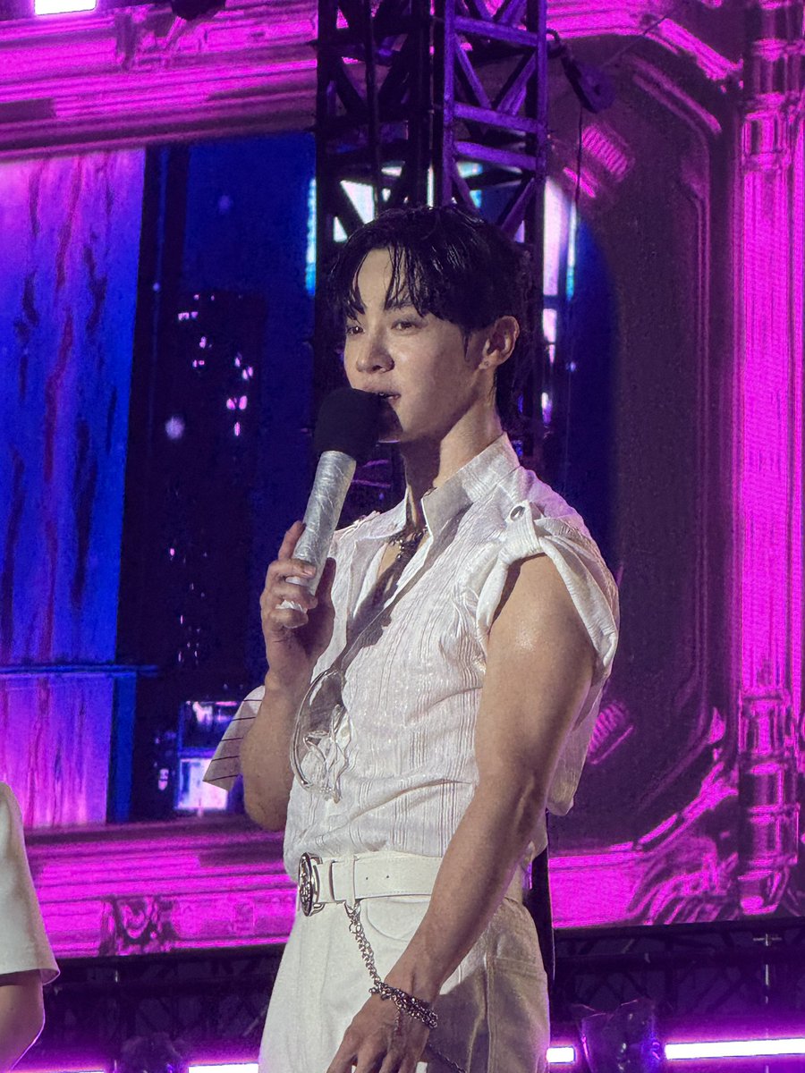 wonji3626341's tweet photo. 같이 간 친구들 #이기광 실물 보고 난리.. https://t.co/sS8AiM9DNa