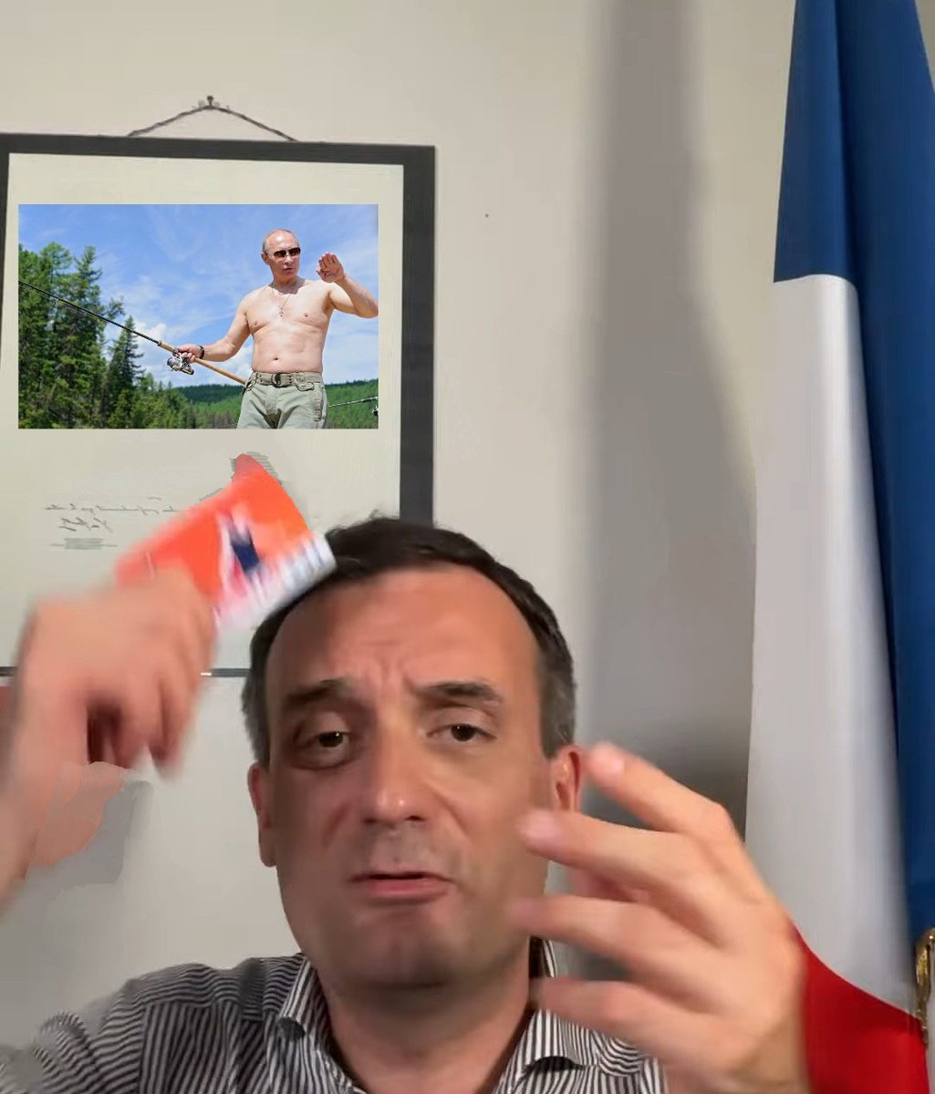 ComploploWatch's tweet photo. @f_philippot Ahahahahaha...
#ArrAss ce rassemblement des 750 teubées dont les places à 5€ (sirop et frites en sup) partent "très vite" (!!!), car depuis 3 mois maintenant, ils ne se sont toujours pas vendus... 😂😂😂
Et donnez au tapin de Poutin, il est en pleine dépression estivale. 🖕🏿 https://t.co/27VV4Q8A4y