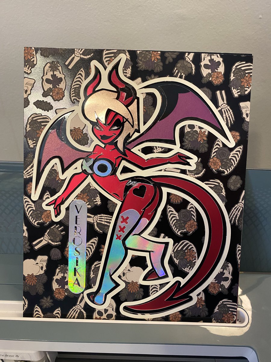 SamohtLion's tweet image. Verosika Mayday is here to steal hearts and spotlight 🔥 This glittery layered paper craft captures her devilish charm, sultry power, and glows in the dark — perfect for fans of Helluva Boss and queen demons alike 👠💄 #HelluvaBoss #VerosikaMayday #HazbinHotel #PaperCraft…