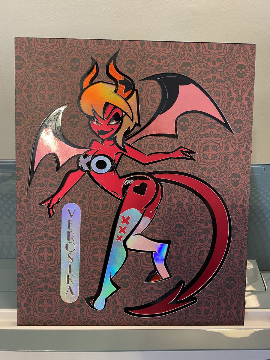 SamohtLion's tweet image. Verosika Mayday is here to steal hearts and spotlight 🔥 This glittery layered paper craft captures her devilish charm, sultry power, and glows in the dark — perfect for fans of Helluva Boss and queen demons alike 👠💄 #HelluvaBoss #VerosikaMayday #HazbinHotel #PaperCraft…