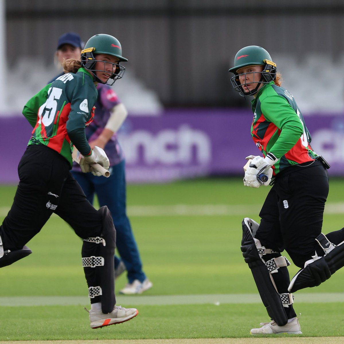 leicswomenccc's tweet image. ๐ ๐๐ง๐๐ ๐ฅ๐๐ฃ๐ข๐ฅ๐ง ๐
Scarlett Hughes top-scored with 47, while Cesca Sweet continued her stunning form with 38, but Middlesex ended the Foxes' Finals Day dreams at the penultimate hurdle.
READ: ๐ foxeslccc.com/Middlesex-Defeโฆ
#Foxes๐ฆ