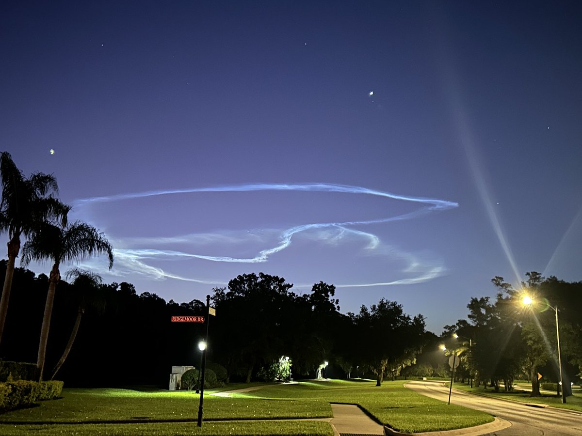 🚀🌫️ This morning’s Space X launch lighting up Titusville, while glowing Noctilucent clouds could be seen all the way from Palm Harbor, Florida before sunrise! 

Long exposure launch photo by Craig Sheffield, cloud photos by Dave Lansberry
#weather #stormhour #florida #flwx #wx
