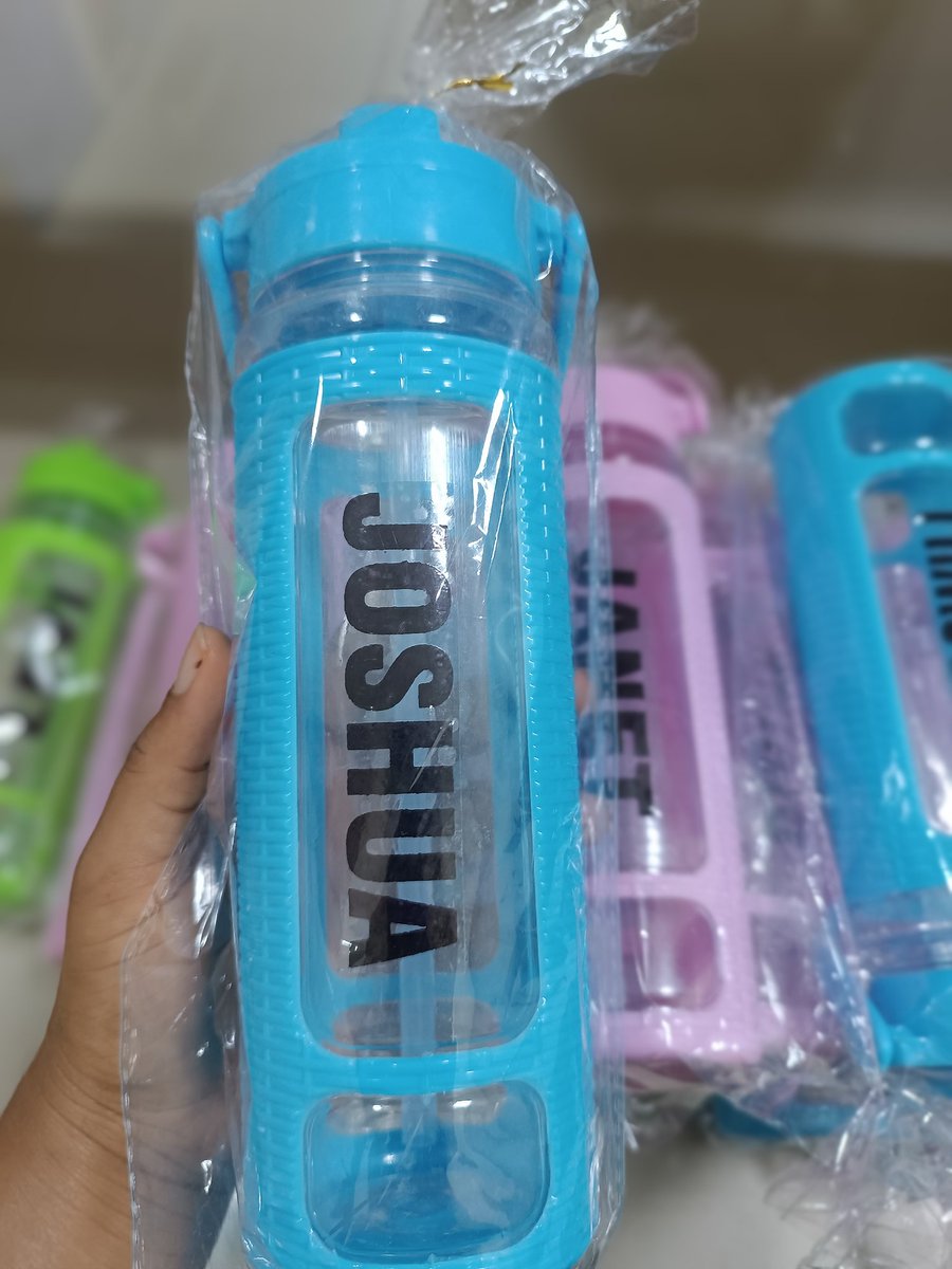 Rofeeade_'s tweet image. Personal Community Development Service (cds)? I was there.😍
Every Mondays, I spend one hour each teaching these amazing students about nutrition.
Last week, I finished my personal cds and got each of my students a customised water bottle.
Thanks to everyone that supported this.
