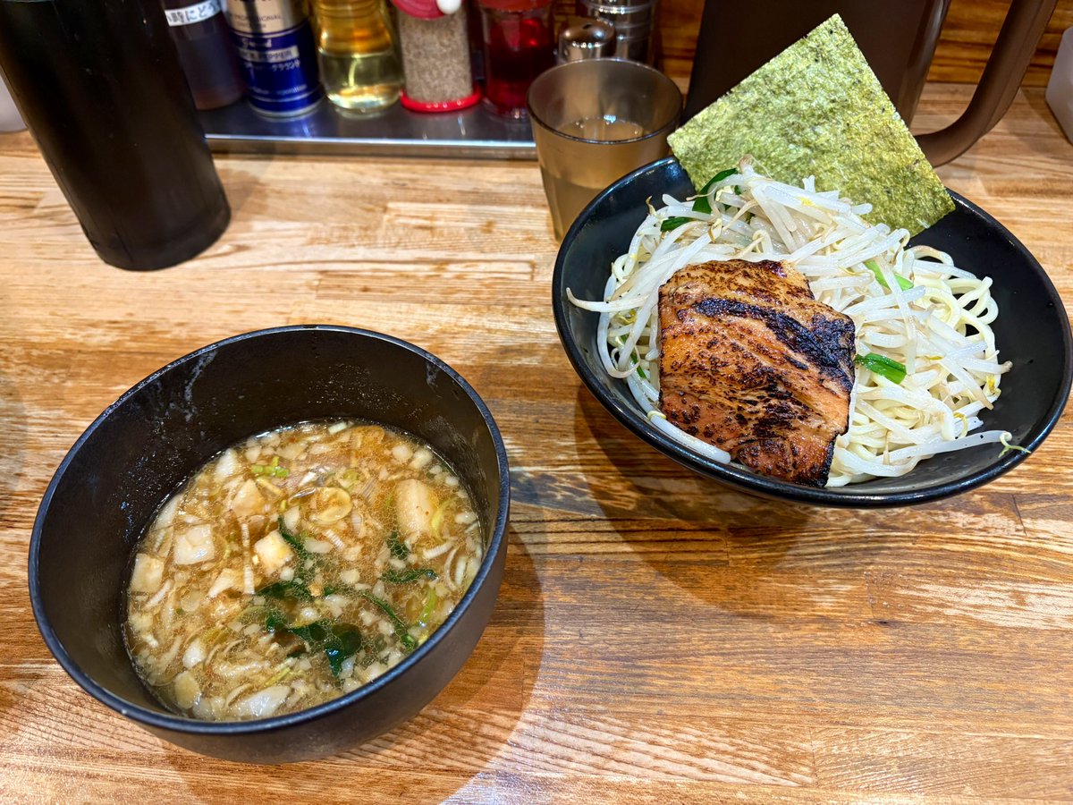 todo80sx's tweet image. 180仲良しメンバーで行く山梨の旅から帰還。
清泉寮でアイスクリーム→ぶどうの樹でお宝当時写真見せて貰う→豚火のつけ麺で優勝する🏆
ドリフトも良いけどたまにはこういうのもめちゃ楽しい^_^
お疲れ様でしたm(__)m