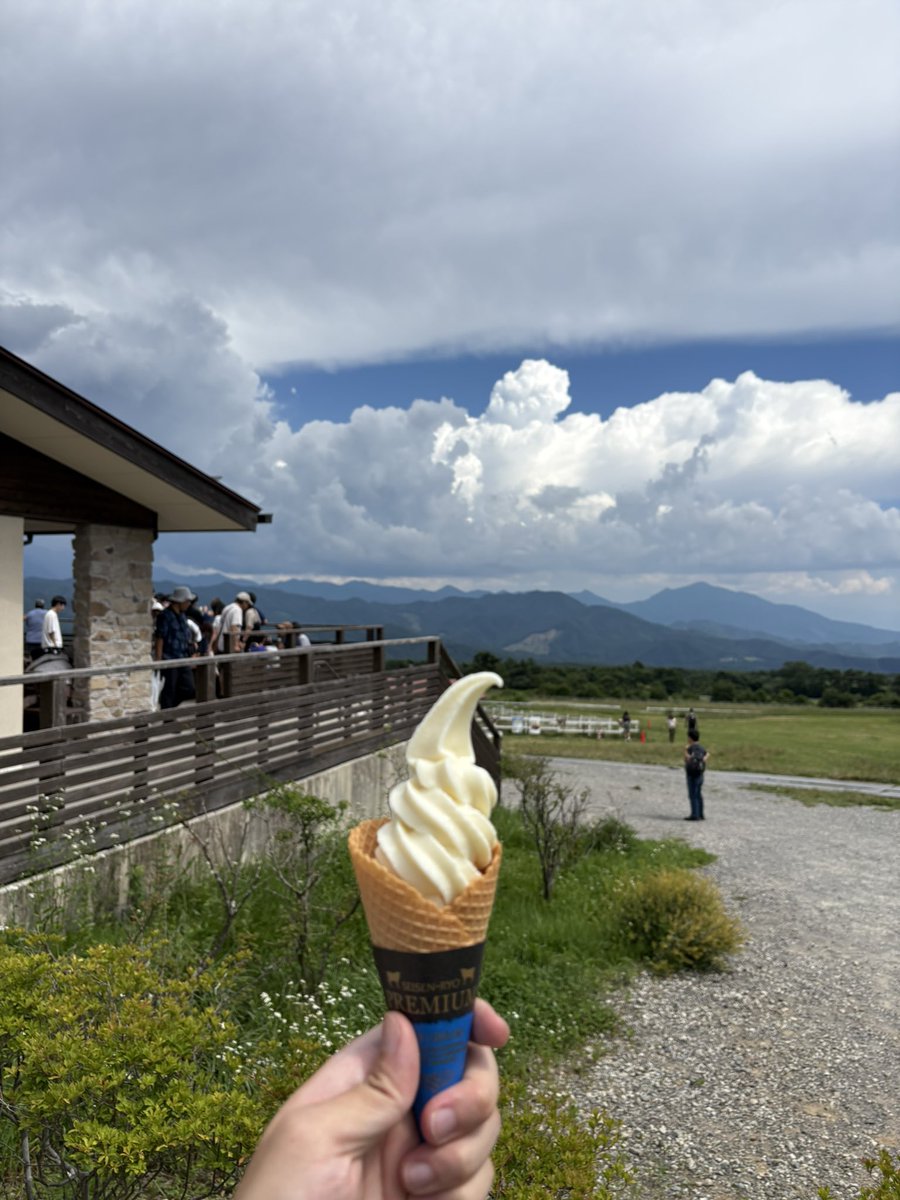 todo80sx's tweet image. 180仲良しメンバーで行く山梨の旅から帰還。
清泉寮でアイスクリーム→ぶどうの樹でお宝当時写真見せて貰う→豚火のつけ麺で優勝する🏆
ドリフトも良いけどたまにはこういうのもめちゃ楽しい^_^
お疲れ様でしたm(__)m
