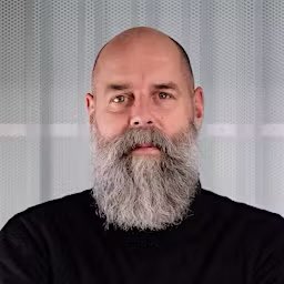 Holger Friedrich (Berliner Zeitung) is so bad at math that he can’t understand the difference when dividing 167 by 11. Give him a calculator. :)