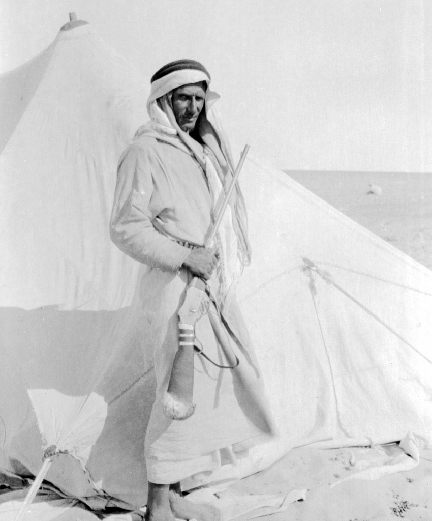 Qhta10ni's tweet image. مات حلم وعشت بغربة بلادي
عيشت الي منسجن واخته يتيمه
