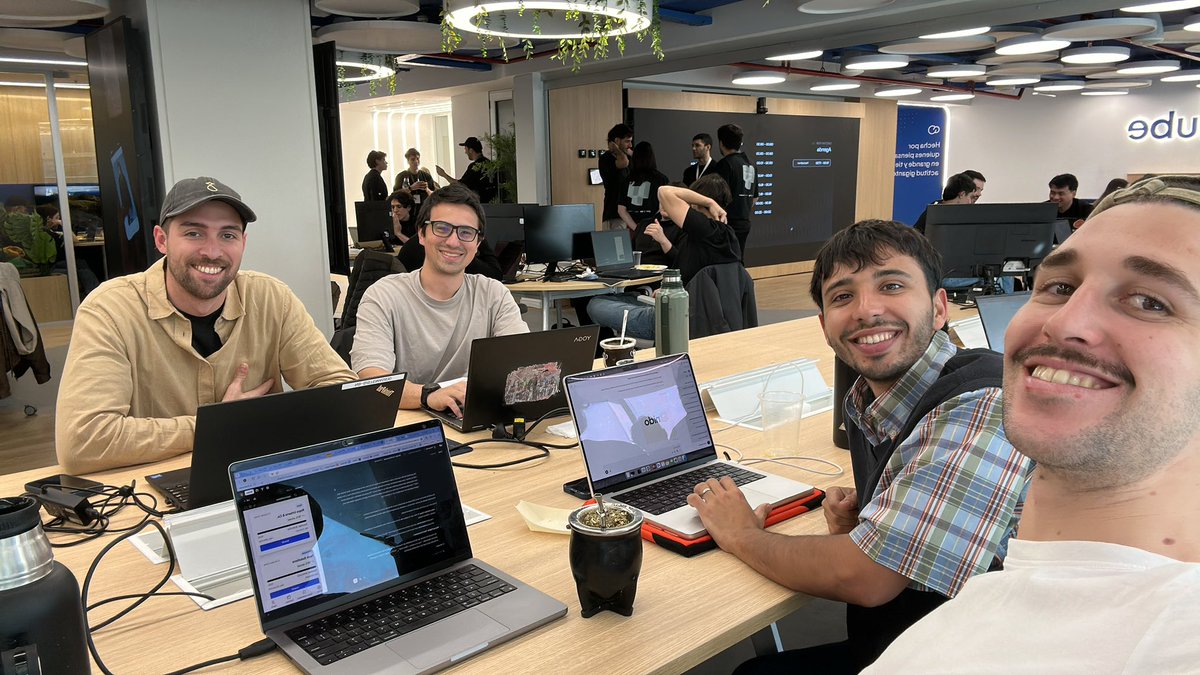 _huevsite's tweet image. Vibing a start up.