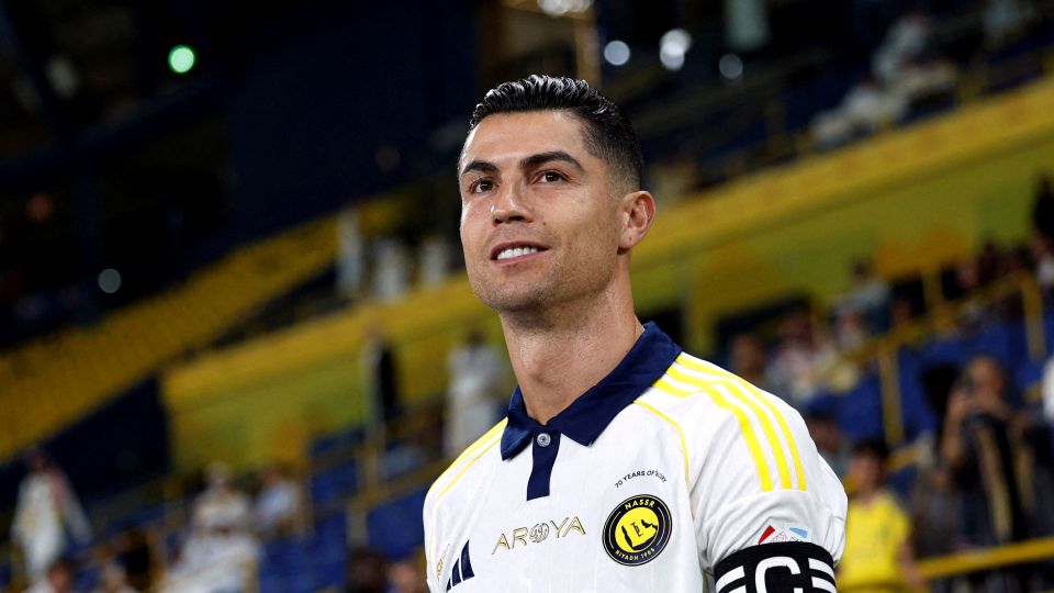 ElInmortal____'s tweet image. Cristiano Ronaldo se fue a Arabia y le siguió una constelación de estrellas para rivalizar con él.
Messi se fue a EEUU y solo
le siguieron sus amigos para hacerle baño y masaje.
Es la diferencia entre ser influyente o un dictador.