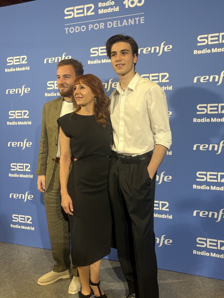 MacarenaBerlin1's tweet photo. ❣️Gracias a mis queridos compañeros @medrano y @leo12rod por una temporada que no olvidaré ¡Gracias por la profesionalidad, el esfuerzo y el entusiasmo! ❣️❣️ https://t.co/K8WUiqVls3