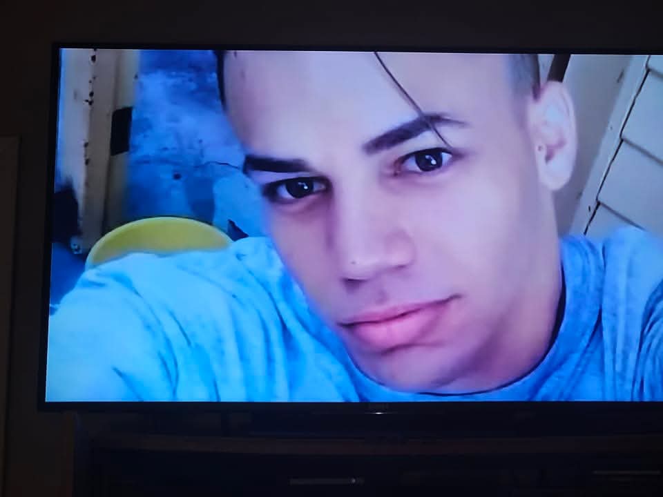 MercedesPerdig2's tweet image. 🚨
📌 ULTIMATUM A LA VALIENTE JENNY TABOADA ...
"SI VUELVE AL COMBINADO PARA TRATAR DE VER A SU HIJO Q LANGUIDECE EN UNA HUELGA CONTRA LA INJUSTICIA, LA LLEVARAN PARA EL GUATAO (PRISION DE MUJERES) BAJO LOS DELITOS DE DESORDEN PUBLICO E INSTIGACIÓN A DELINQUIR"
@YaUnido