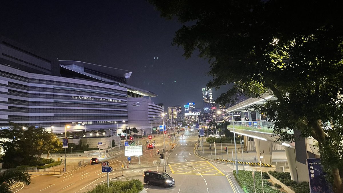 JUNAnim's tweet image. in HK now