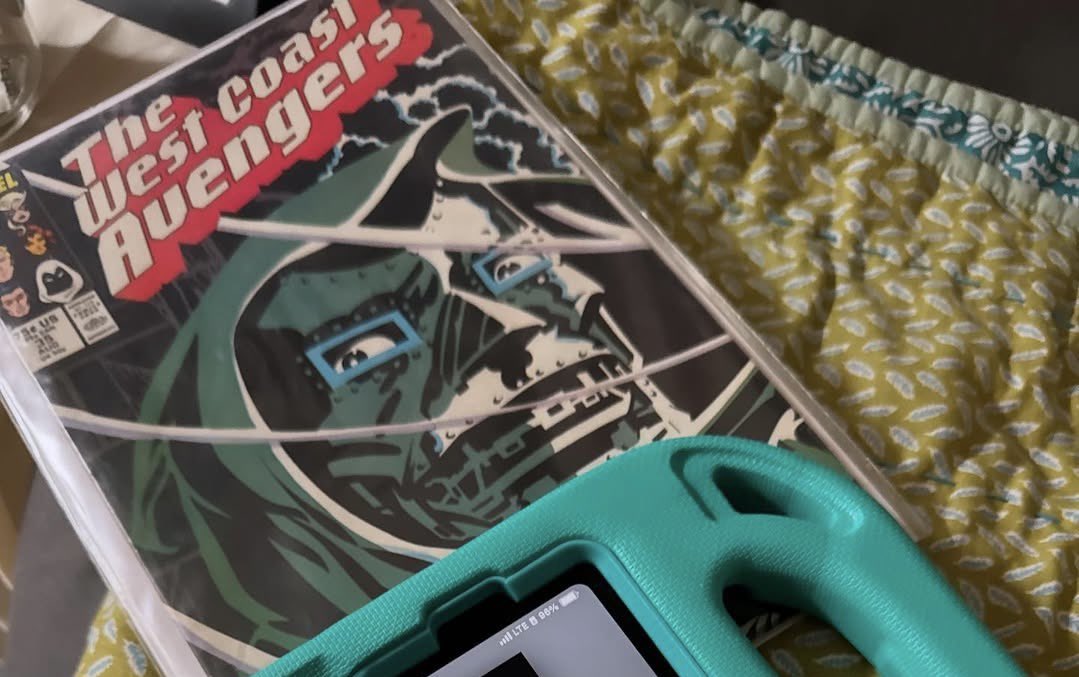 HablemosdecineX's tweet image. ROBERT DOWNEY JR NOS SUBE NUEVAS FOTOS DEL SET DE AVENGERS DOOMSDAY, CON SU TREMENDA LECTURA!!!!😨🔥

Me vuelvo loco si meten cositas de la primera Secret Wars, en esta adaptación