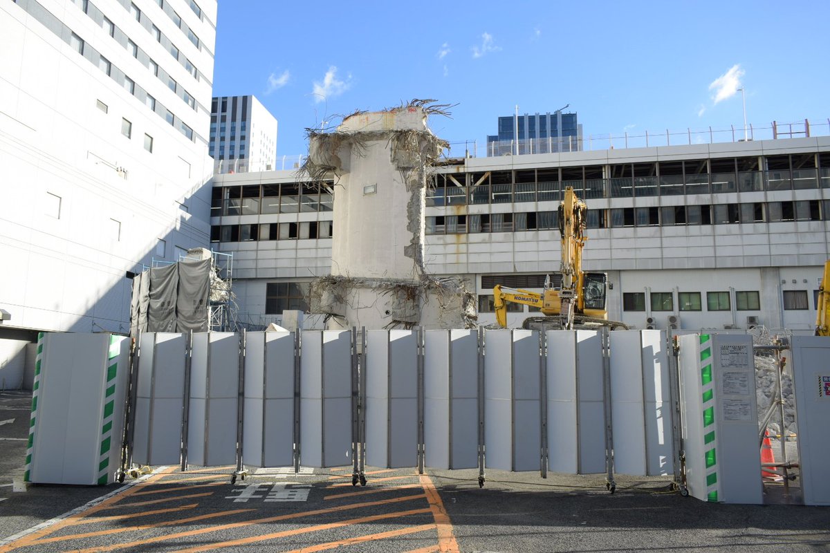 PZwiooLvmPyKG3k's tweet image. 広島駅北側のトミカな立体ループ駐車場。かなり解体が進みましたわ。もう、元の形は分かりませんね…