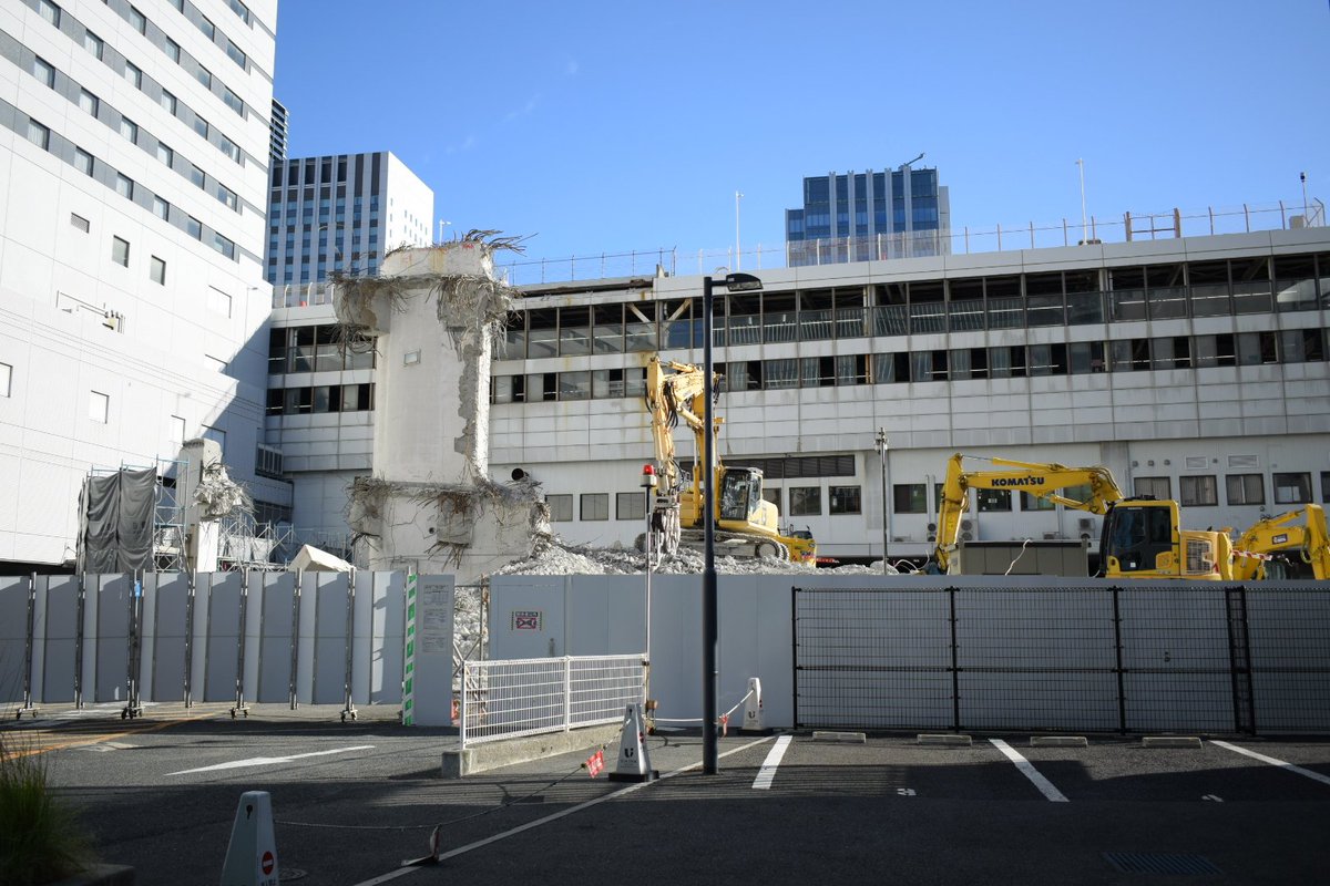 PZwiooLvmPyKG3k's tweet image. 広島駅北側のトミカな立体ループ駐車場。かなり解体が進みましたわ。もう、元の形は分かりませんね…
