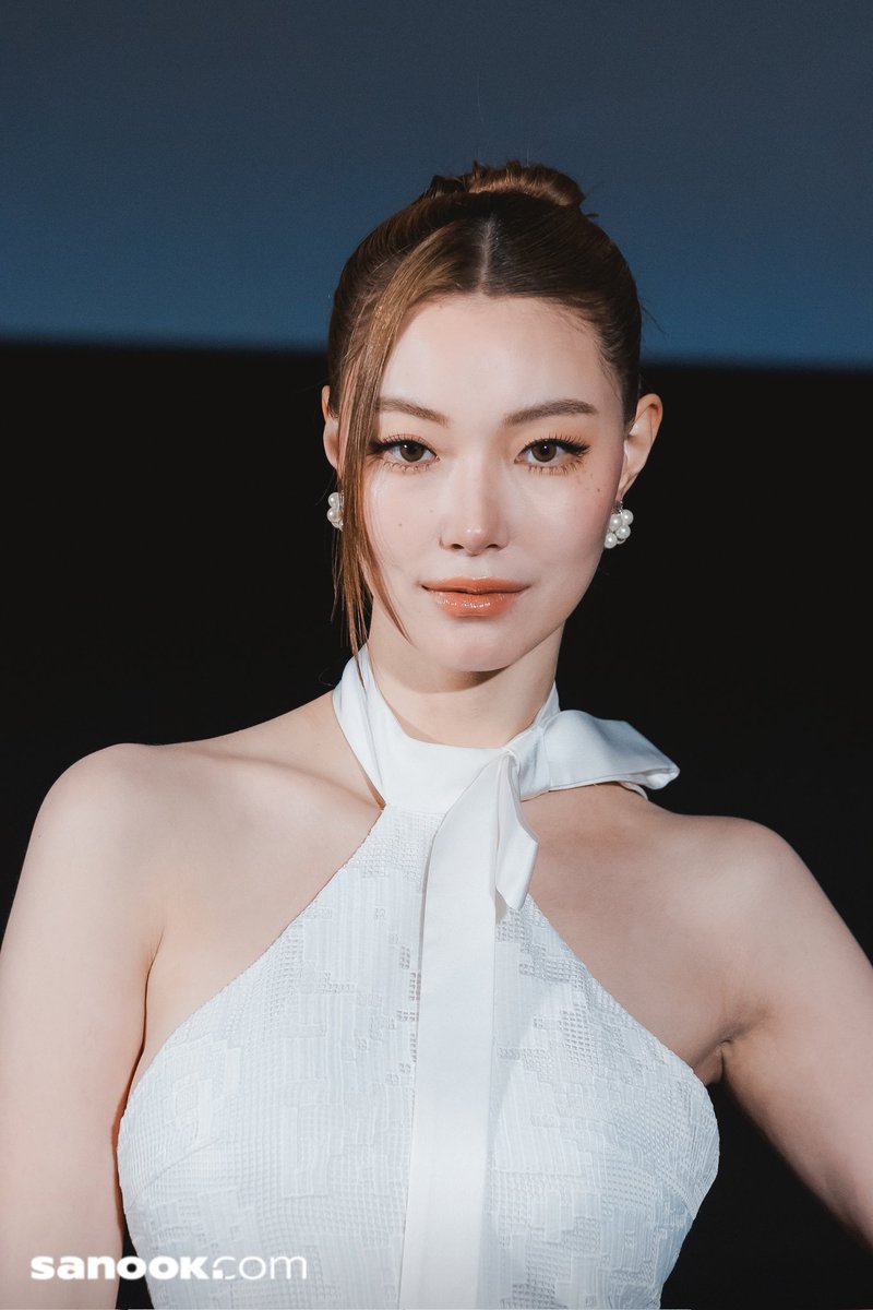 Sanook's tweet image. จิงจิง ยู ตัวแม่ท็อปโมเดล สวยจึ้งตาแตก ในงาน "บุหงาหมื่นภมร Enigma Black Stage First Screening" ชวนแฟน ๆ ดูตอนแรกซีรีส์ "บุหงาหมื่นภมร ENIGMA BLACK STAGE'
📎vt.tiktok.com/ZSSN27vc9/
#EnigmaBlackStageEP1
#EnigmaBlackStage
#jingjingyu36 #จิงจิงยู
#sanook