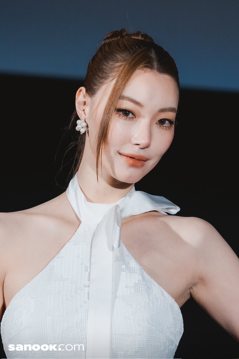 Sanook's tweet image. จิงจิง ยู ตัวแม่ท็อปโมเดล สวยจึ้งตาแตก ในงาน "บุหงาหมื่นภมร Enigma Black Stage First Screening" ชวนแฟน ๆ ดูตอนแรกซีรีส์ "บุหงาหมื่นภมร ENIGMA BLACK STAGE'
📎vt.tiktok.com/ZSSN27vc9/
#EnigmaBlackStageEP1
#EnigmaBlackStage
#jingjingyu36 #จิงจิงยู
#sanook