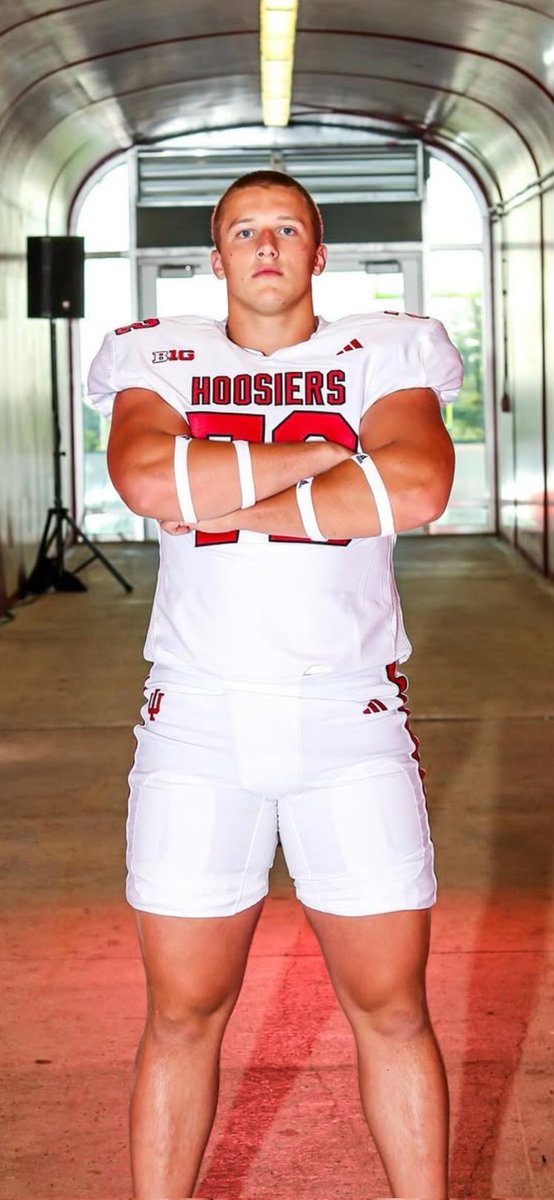 A strong player-coach relationship is a beautiful thing.  Great catching up with Big B / <a href="/BaylorWilkin/">Baylor Wilkin</a> this a.m. Keep up the good work young man! 💪🏿 
<a href="/IndianaFootball/">Indiana Football</a>