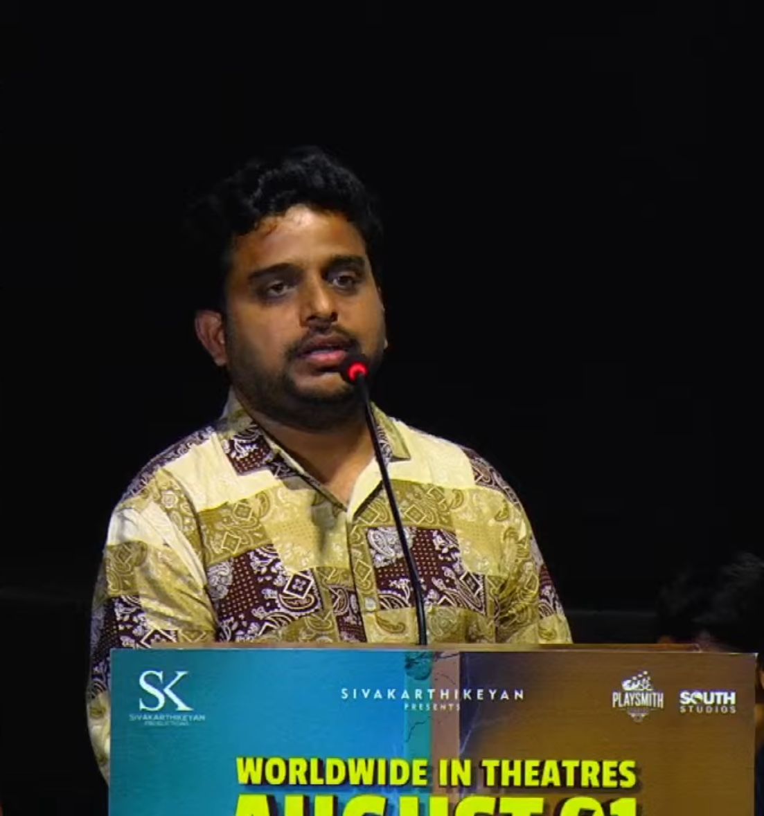 🎙️ Director Ravikumar at #HouseMates Press Meet :
#Sivakarthikeyan invited me for a private screening 🎥
House Mates Director Rajavel didn’t know we were coming and was a bit nervous 😅
But the film has come out really well 🙌
The trailer hides the main plot cleverly 🤫 The film