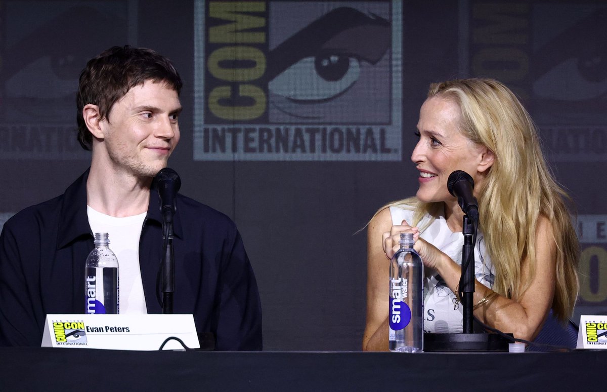 archivegilliana's tweet image. SON & MOTHER! 🫂
Evan Peters & Gillian Anderson during #TronAres Panel! 📸 #SDCC2025