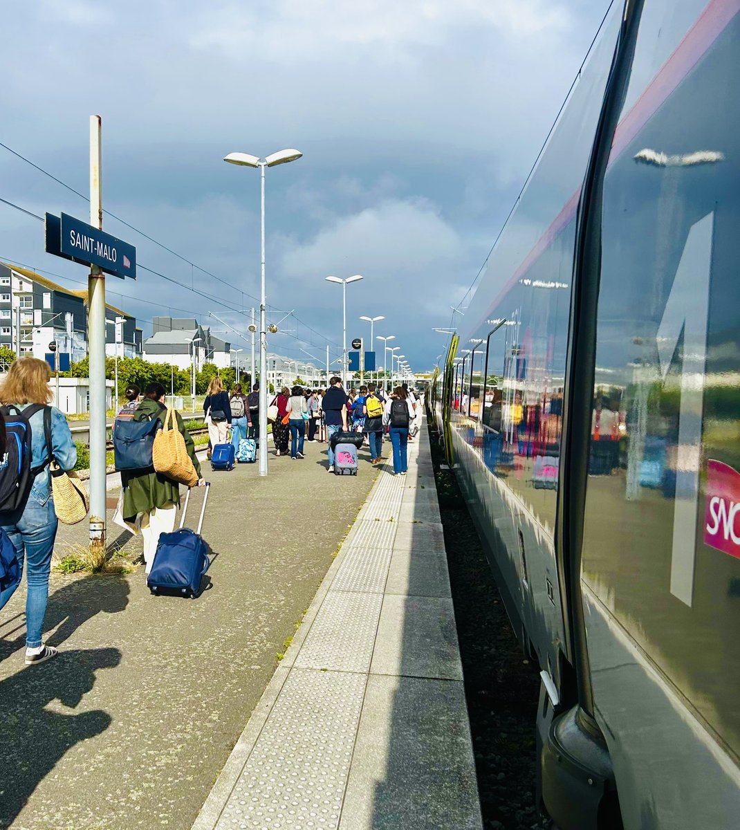 Julien_cdb_sncf's tweet image. On a ramené un peu de monde à St Malo.

Tour ça pour déguster des moules marinières à la malouine.