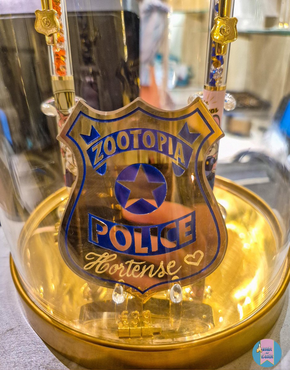 InsideDlpCastle's tweet image. 🛍Écusson de Police ZOOTOPIA par @ArribasAfr et Stylo Zootopia egalement disponible !
Harrigton's