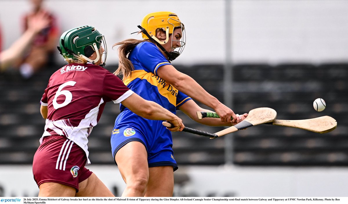 declanvarley's tweet image. Great move from end to end sees Mairead Dillon put @GalwayCamogie96 six ahead as we enter the last eight minutes.