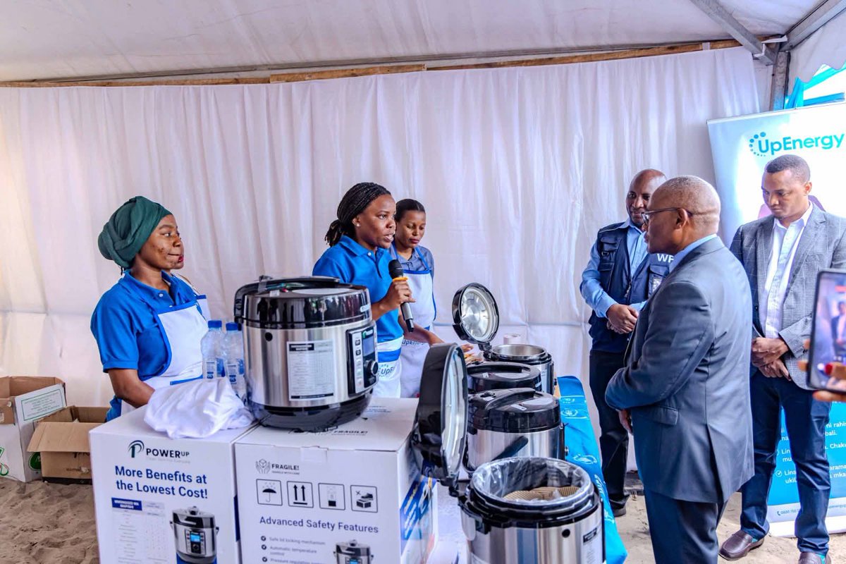 urtupdates's tweet image. Naibu Katibu Mkuu (Mazingira) Ofisi ya Makamu wa Rais, Prof. Peter Msoffe amesema miradi ya nishati safi ina umuhimu katika kukabiliana na mabadiliko ya tabianchi yanayotokana na ukataji wa miti.
Amesema hayo wakati wa hafla ya Uzinduzi wa Jiko la Mfano (model cooking school…