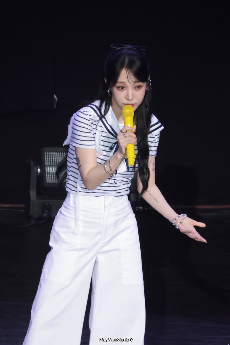 maymoonstudio's tweet image. 250726 문별 팬콘 [sea;nema] in 가오슝 

우리가 이겼는데? PD님

#마마무 #문별 #MoonByul
#MoonByul_FanConcert #seanema
#MoonByul_seanema_in_KAOHSIUNG