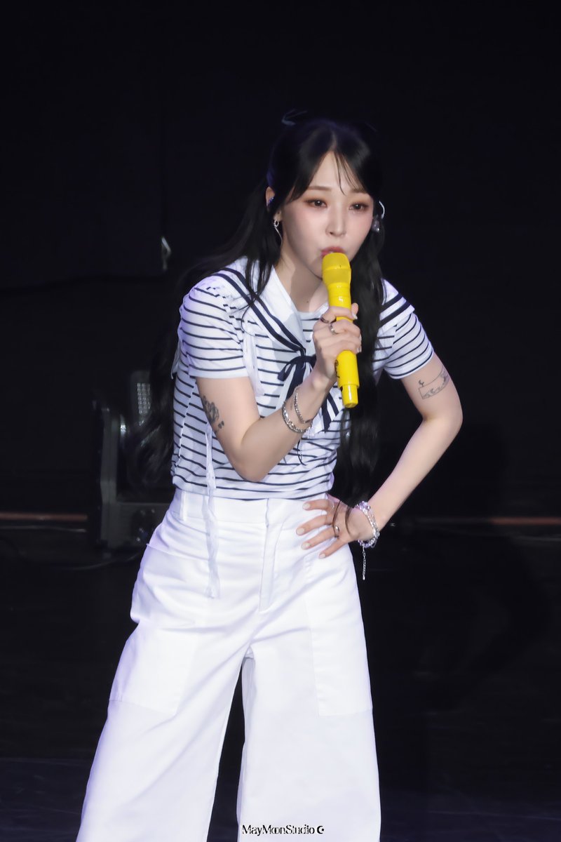 maymoonstudio's tweet image. 250726 문별 팬콘 [sea;nema] in 가오슝 

우리가 이겼는데? PD님

#마마무 #문별 #MoonByul
#MoonByul_FanConcert #seanema
#MoonByul_seanema_in_KAOHSIUNG