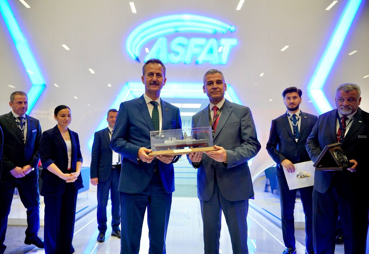 MSB_ASFAT's tweet image. Savunma Sanayii Başkanımız Sn. Haluk Görgün IDEF 2025 kapsamında standımızı ziyaret ederek çalışmalarımız hakkında bilgi aldılar. SSB Başkanımıza ziyaretinde Genel Müdür Yardımcımız Esat Mahmut Yılmaz eşlik etti. Kendilerine şükranlarımızı sunarız. 

@tcsavunma @SavunmaSanayii…