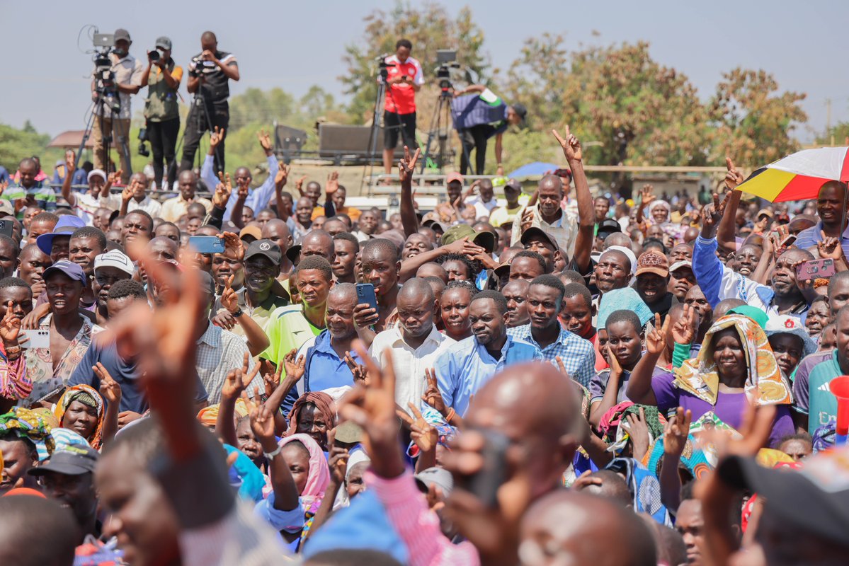 JohnMbadiN's tweet image. Joined fellow leaders led by DP @KindikiKithure at Ong'er Grounds in Nyatike, Migori County for economic empowerment engagement. Organised by Migori Woman Rep Fatuma Mohammed, the financial pool which raised Ksh10M targets to benefit over 100 Nyatike local women groups.