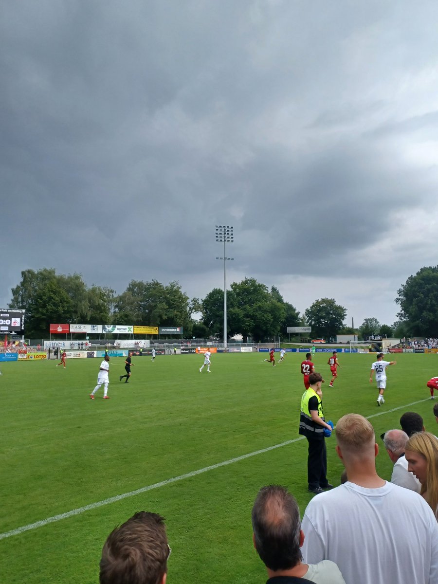 🇩🇪⚽️ Het gaat weer om de punten. Zo ook tijdens de eerste speeldag in de Regionalliga-West waar FC Bocholt met 3-0 te sterk is voor het tweede elftal van Köln. #fcbkoe