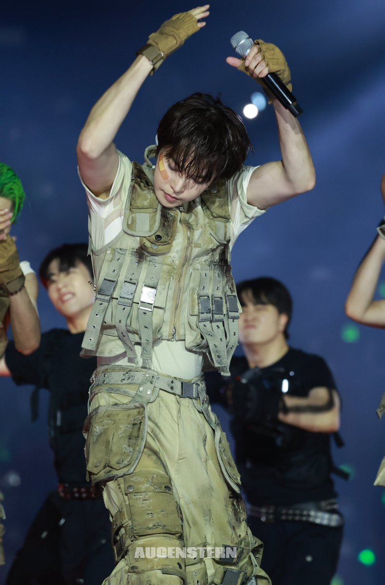 탐라 들어올때마다 새로운 레전드 도영님 사진이 계속 떠서 아직도 못 나가고있어…🧎🏻‍♀️