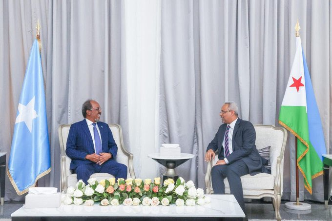 LiveDjib's tweet image. Le Président somalien en visite officielle à Djibouti
Ce samedi 26 juillet 2025, Son Excellence Dr. Hassan Sheikh Mohamoud, Président de la République fédérale de Somalie est arrive á djibouti dans le cadre d’une visite officielle de 24 heures consacrée au renforcement des…