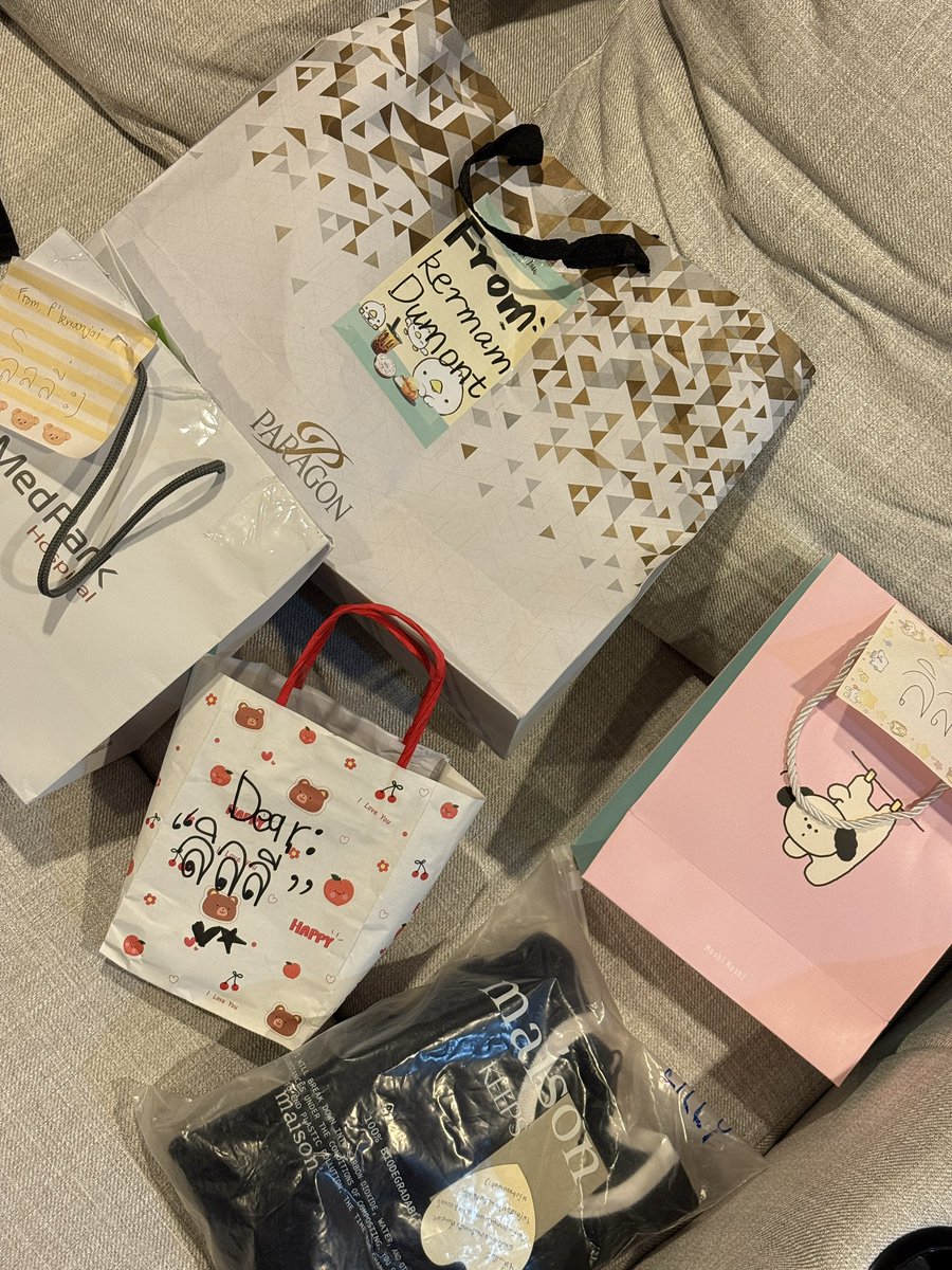 lillynicha23's tweet image. ขอบคุณนะคะ🥺🙏🏻 น่ารักแม้กกกกกก อ่านการ์ดแฟ่ดอิอิ ใจฟูๆๆ
#lillyladapa