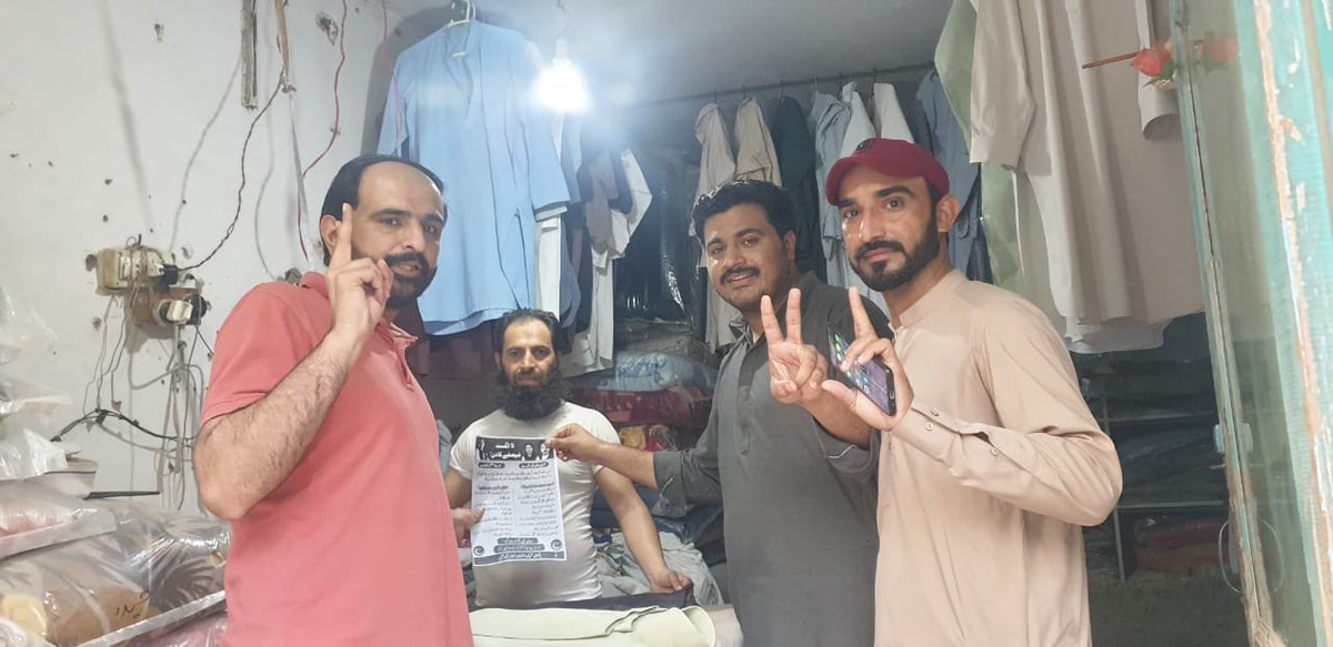 aamirmughalpti's tweet image. انصاف یوتھ ونگ اسلام آباد ریجن کے سینئر نائب صدر مراد عباسی اور راجہ علی منہاس نے اپنی ٹیم کے ہمراہ این اے 48 میں 5 اگست تحریک کے حوالے سے ڈور ٹو ڈور کمپین کی
اور خان کی موبائلیزیشن کے حوالے سے عمران خان کا پیغام لوگوں تک پہنچایا
#سیاست_صرف_خان_کے_ساتھ #ReleaseImranKhan #IYW