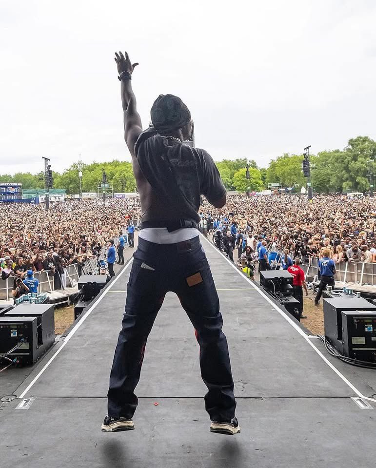 real_olaricky's tweet image. Omoor, I just dey imagine how Asake 1st Concert go be.. when he’s back to Nigeria 🇳🇬😭🥹🥺🥶

protect us baba God, cause We’ll be there.. 🙏🏼💯