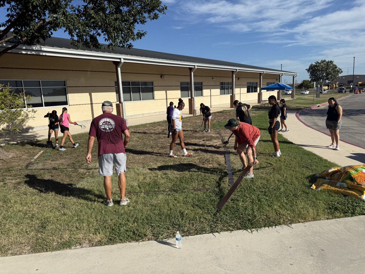 MrLarsonLMS (@larson_lms) on Twitter photo Legacy students, East Central HS students, and community members coming together to get the building ready for school to start! <a href="/LegacyECISD/">Legacy Middle School</a> Legacy students, East Central HS students, and community members coming together to get the building ready for school to start! <a href="/LegacyECISD/">Legacy Middle School</a>