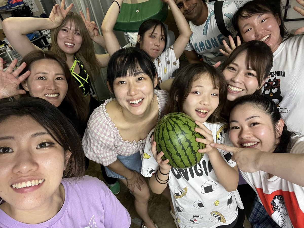 chie_gtmv's tweet image. #ChocoProEats
実家から祖父が作った西瓜と野菜が届いたのでカレーにして、スイカは冷やしてみんなで食べました🍉