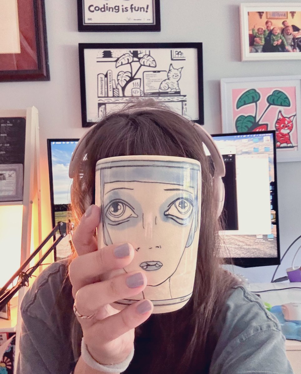 RoxanaCodes's tweet image. Good morning! I slept in for the first time in….a while. More than 4 hours and everything. 😱 But now I’m so groggy. 🫠
Coffee and studying. Here we go!
#momswhocode