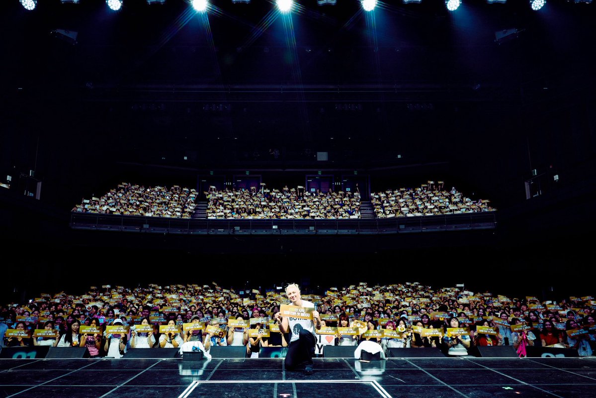 Realtaeyang's tweet image. TAEYANG 2025 FAN MEETING [01] IN SEOUL

영원의 시작, 태양은 가득히 ☀️✨

#TAEYANG #태양 #영원
#TAEYANG2025FANMEETING
#THEBLACKLABEL #더블랙레이블