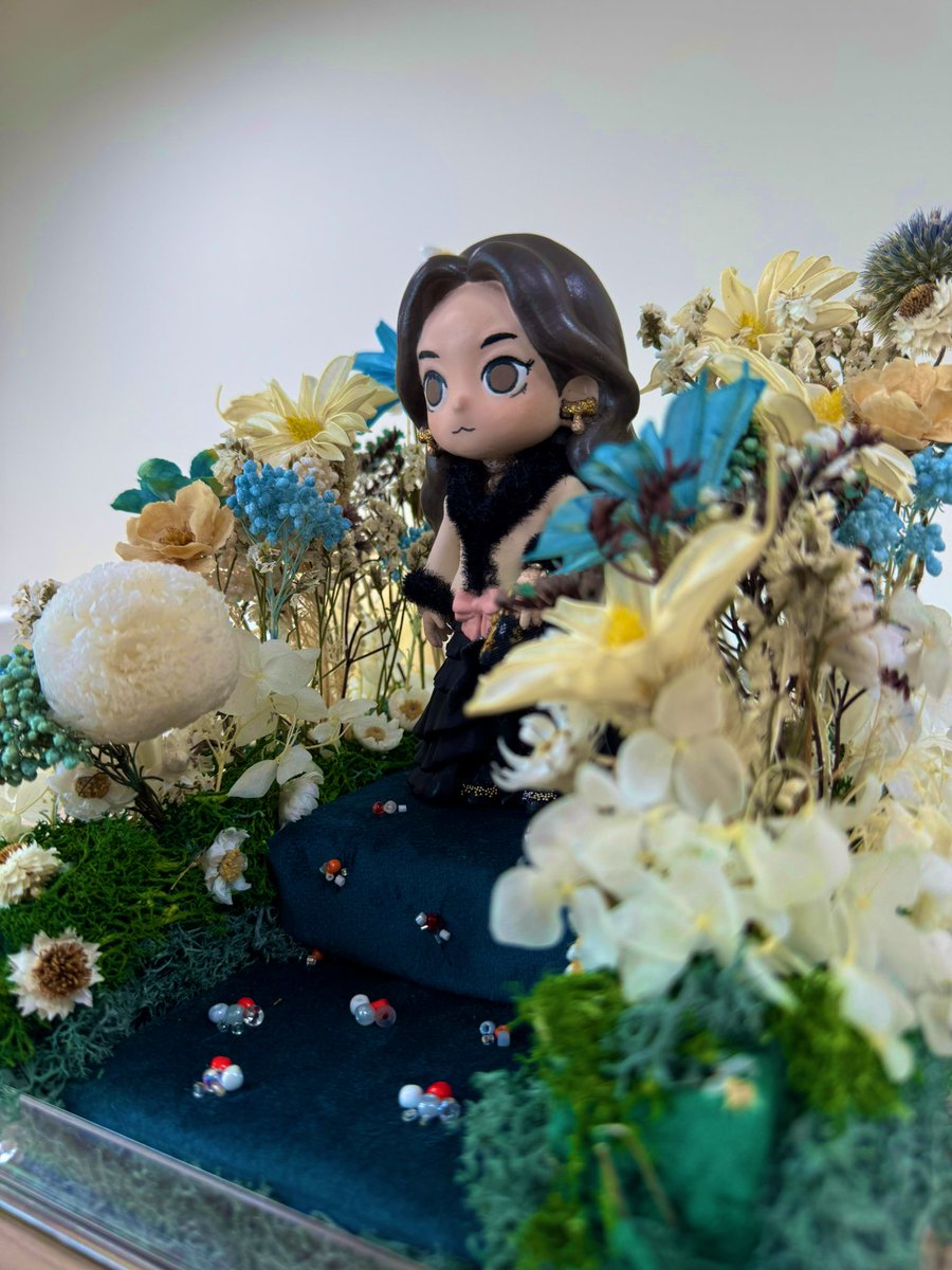 haima88's tweet image. We spent 3 months designing and making this figure as a gift for freen’s BHD. However, although we secured plane tickets, we weren’t able to get INFREENNITY passes.😭💔Hope this beautiful gift will be seen—please don’t let it fade away.🙏🏻@srchafreen 

#InFreennityᦠ
#srchafreen