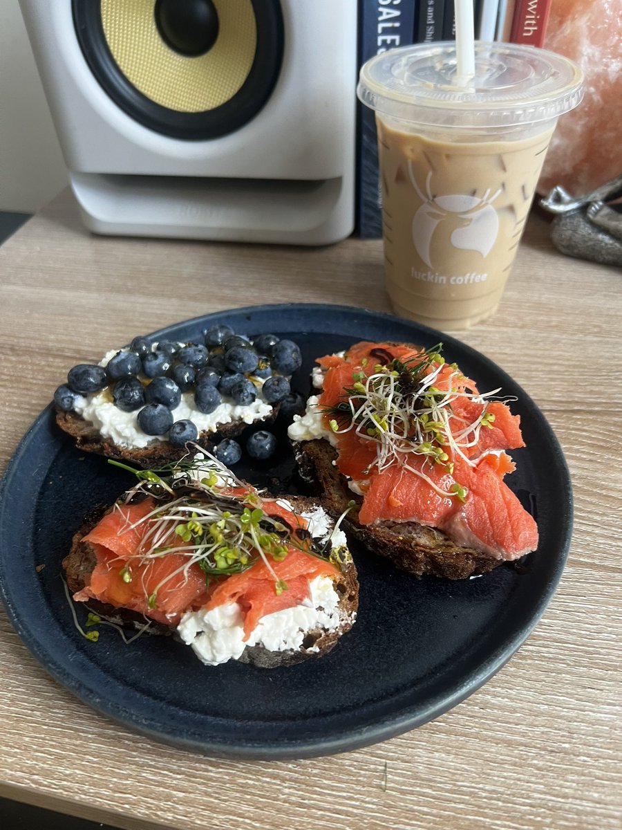thatguybg's tweet image. not low carb or esp high in protein but superrrrrr tasty

sometimes you gotta treat yourself