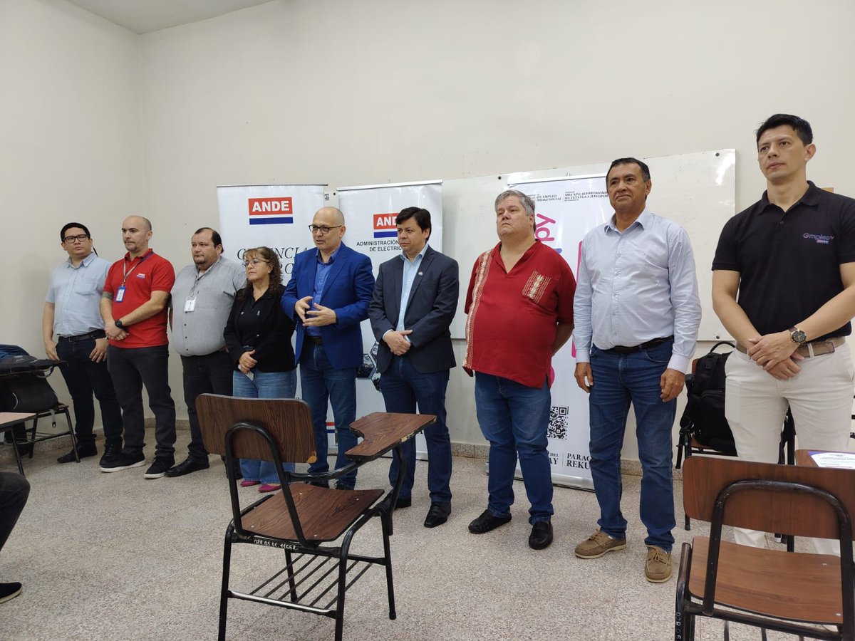ANDEOficial's tweet image. ANDE realizó jornada de evaluación para matriculación de electricistas en Saltos del Guairá y San Pedro
➡️tinyurl.com/5d82xrwt