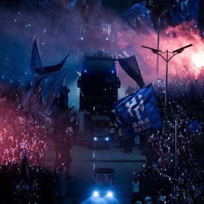 #شاعر_الهلال_الملكي (@alhilalshaeir) on Twitter photo #الهلال
باسمِ الهلالِ تَوشَّحَت أفراحُنَا
هو سيدُ الارقامِ في الميدانِ
ذاك الهلال وكيف يُجهَلُ قَدرَهُ
في حظرةِ الالقابِ والتيجانِ
#شاعر_الهلال_الملكي
<a href="/Alhilal_FC/">نادي الهلال السعودي</a> #الهلال
باسمِ الهلالِ تَوشَّحَت أفراحُنَا
هو سيدُ الارقامِ في الميدانِ
ذاك الهلال وكيف يُجهَلُ قَدرَهُ
في حظرةِ الالقابِ والتيجانِ
#شاعر_الهلال_الملكي
<a href="/Alhilal_FC/">نادي الهلال السعودي</a>